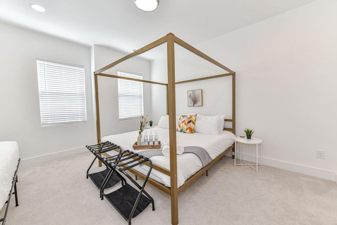 On The Move In Plaza Midwood Holiday home *
