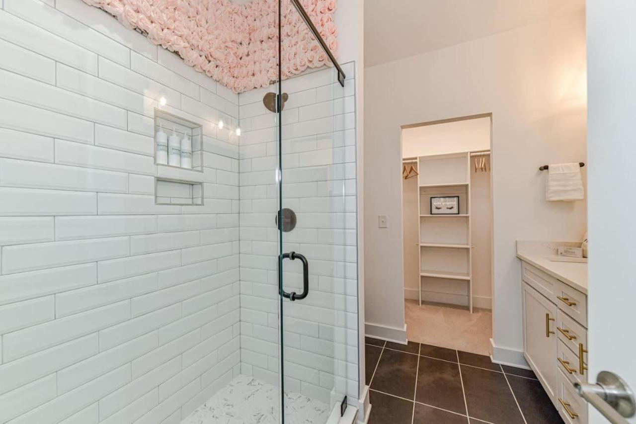 On The Move In Plaza Midwood Holiday home *
