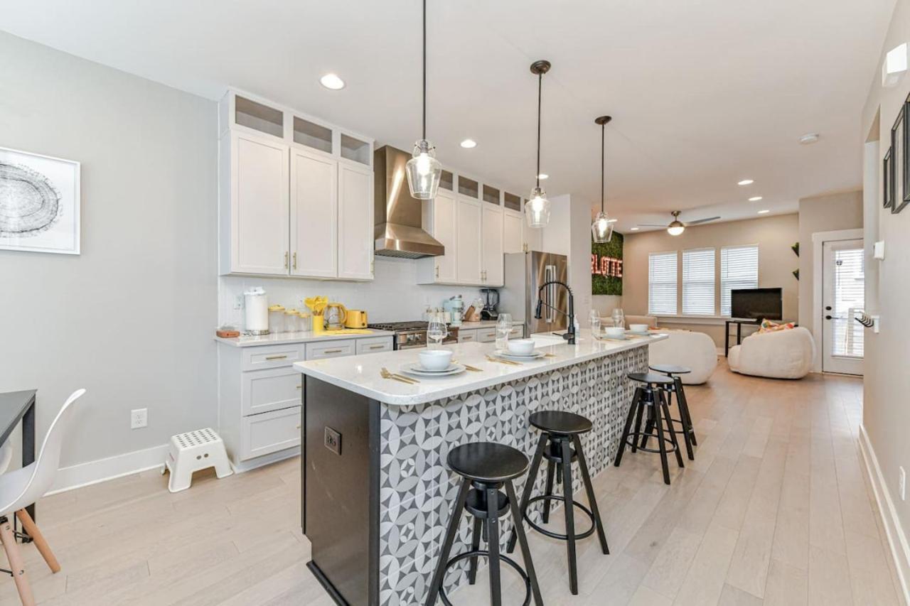 On The Move In Plaza Midwood Holiday home