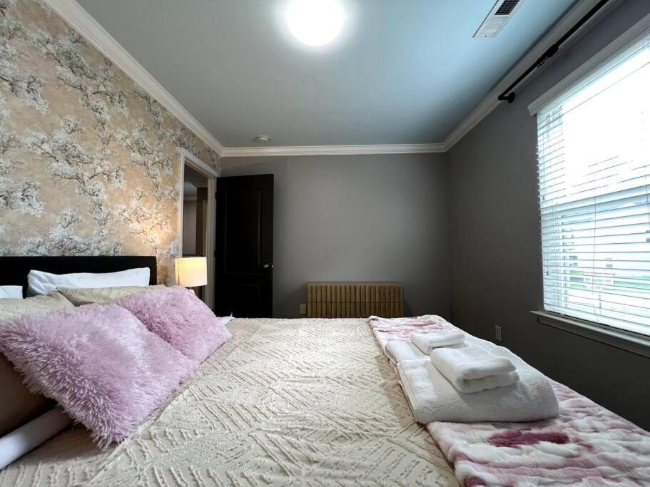 5 Bedrooms 7 Beds Luxury Fenced Yard Pets Ok *