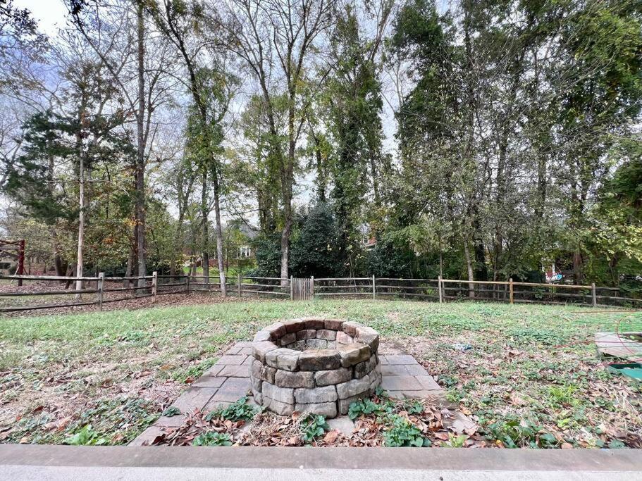 5 Bedrooms 7 Beds Luxury Fenced Yard Pets Ok Holiday home Charlotte