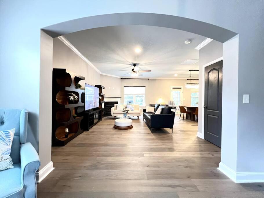5 Bedrooms 7 Beds Luxury Fenced Yard Pets Ok Holiday home