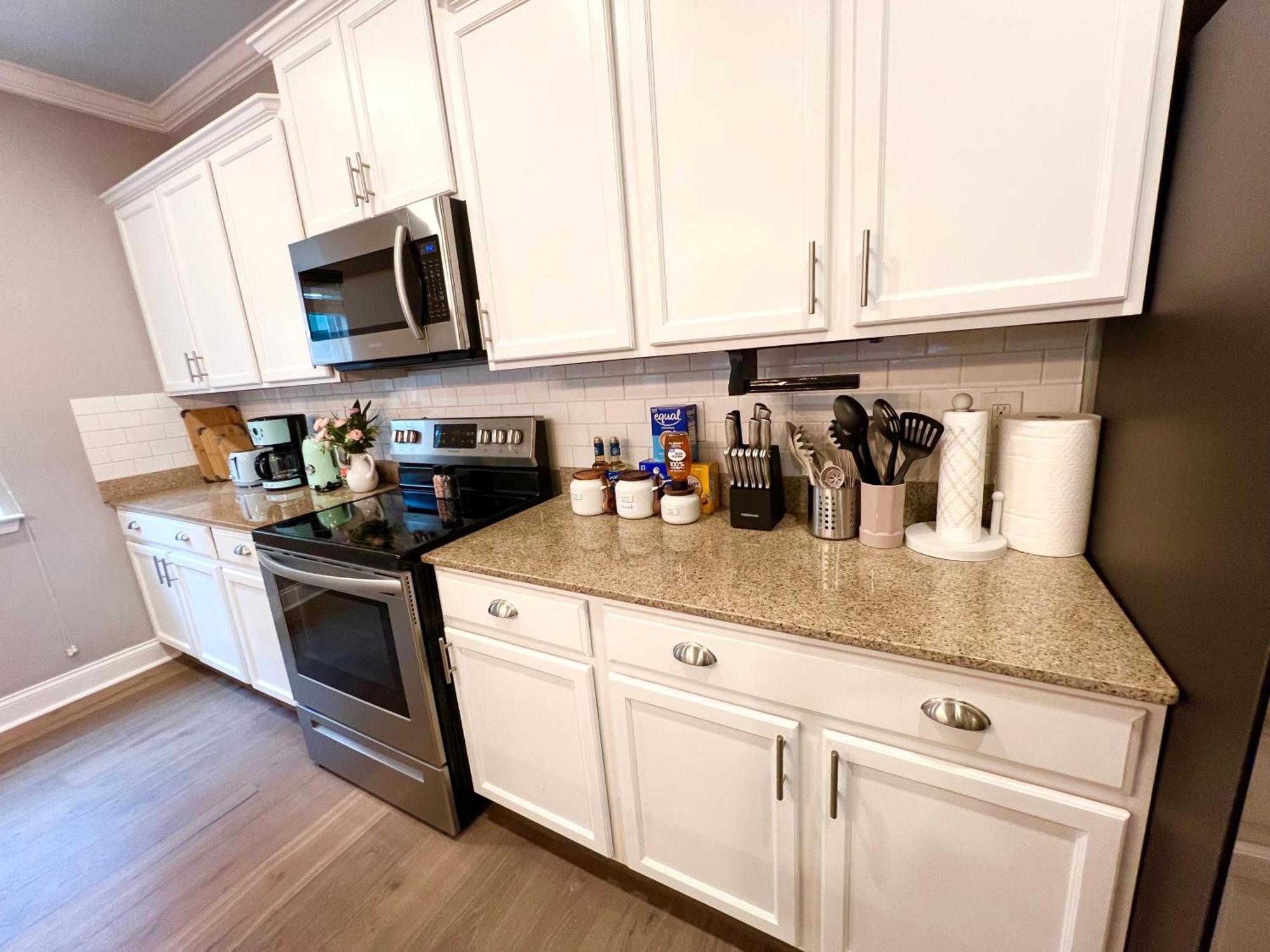 5 Bedrooms 7 Beds Luxury Fenced Yard Pets Ok * Charlotte