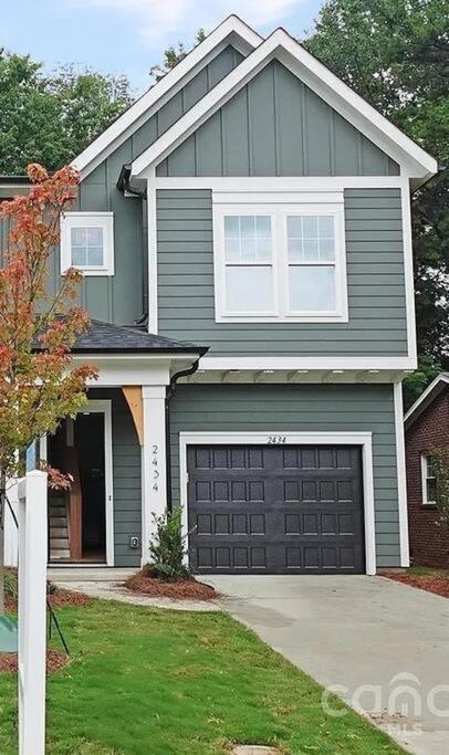 Spacious And Comfy Clt Retreat Holiday home Charlotte