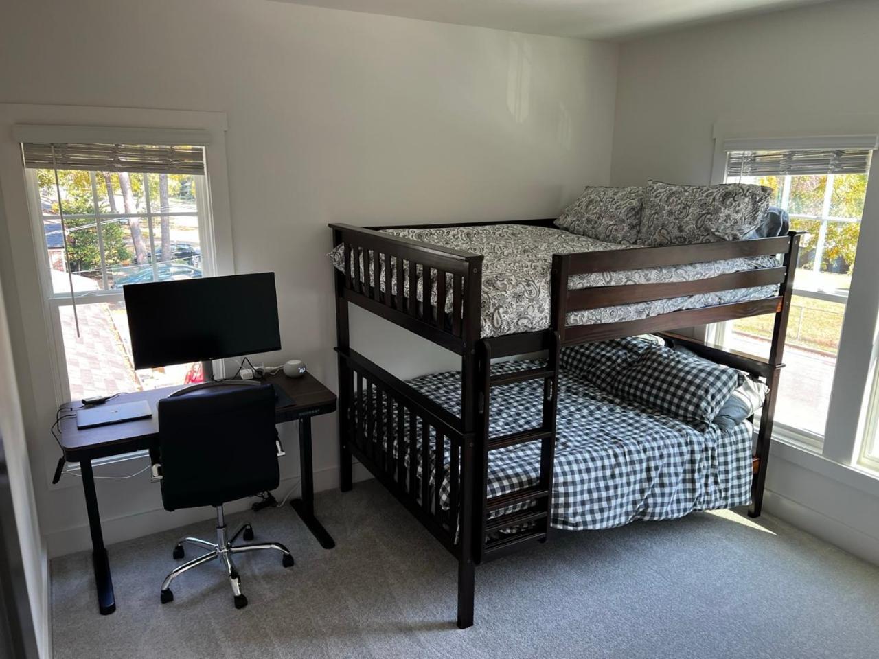 Holiday home Spacious And Comfy Clt Retreat