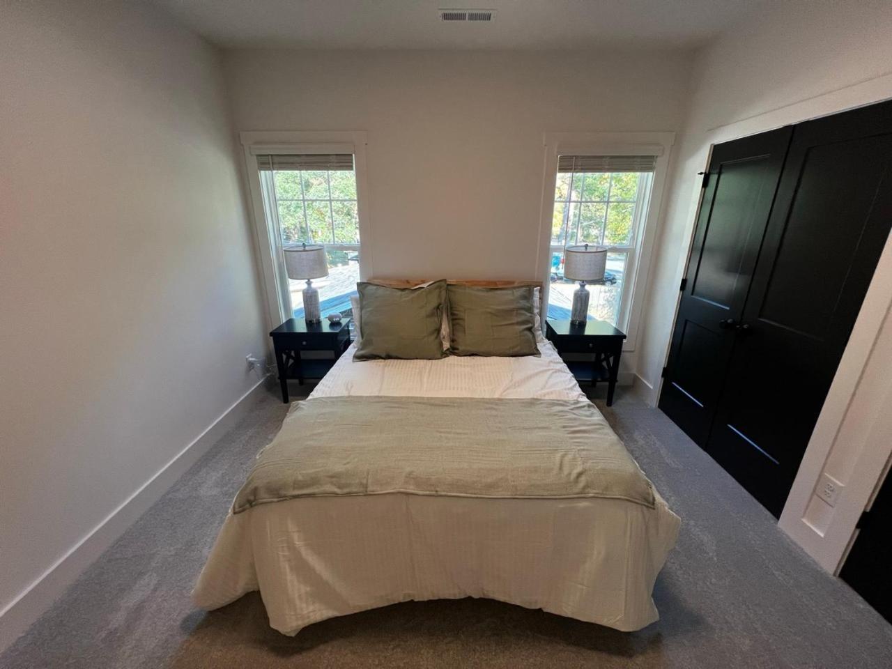 Spacious And Comfy Clt Retreat Holiday home *