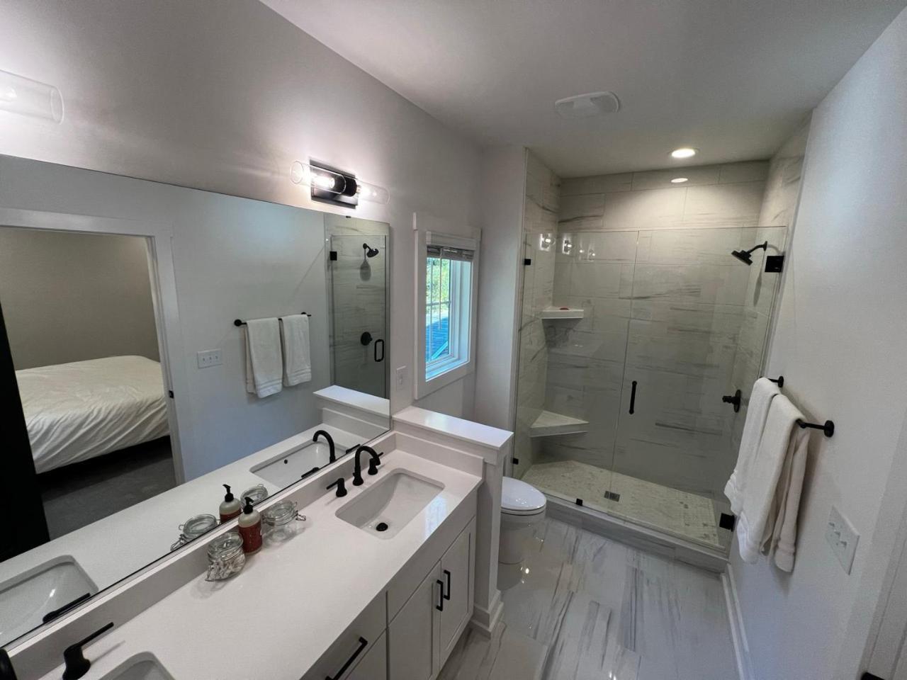 Spacious And Comfy Clt Retreat Holiday home *