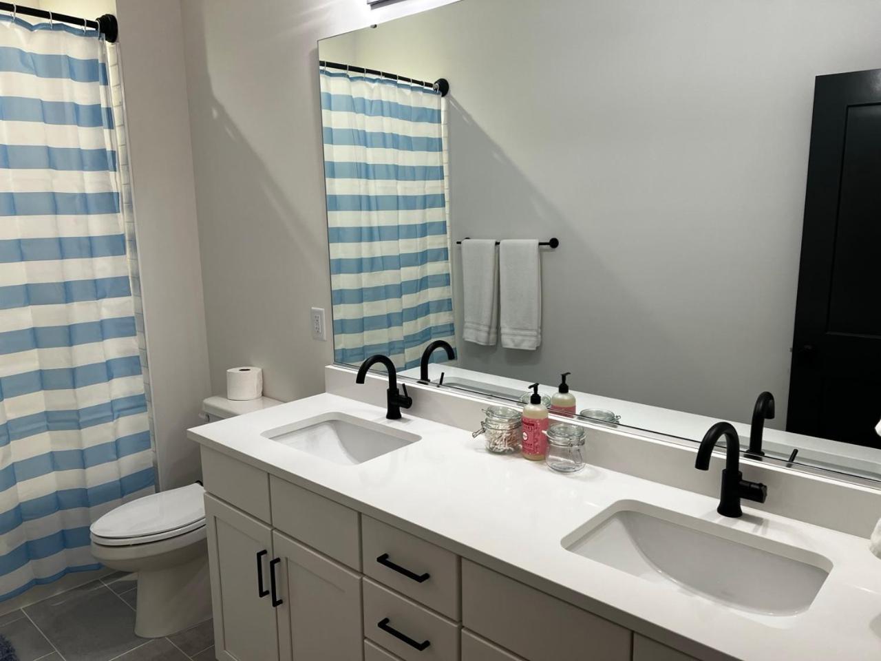 Holiday home Spacious And Comfy Clt Retreat *