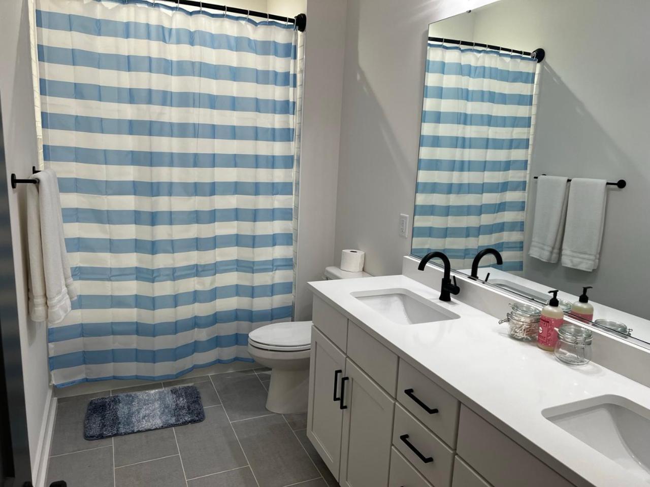 Holiday home Spacious And Comfy Clt Retreat