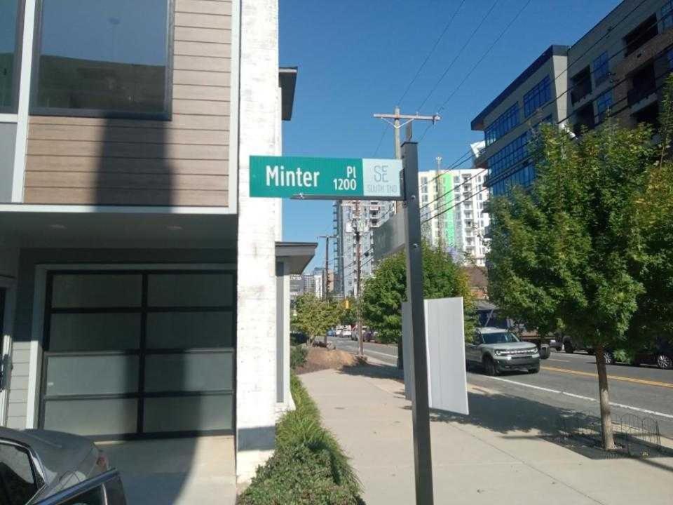 Minter Teal With Rooftop Balcony Charlotte