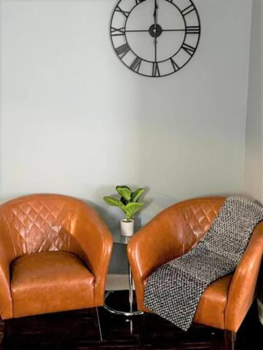 5 Bedrooms* Close To Downtown Holiday home