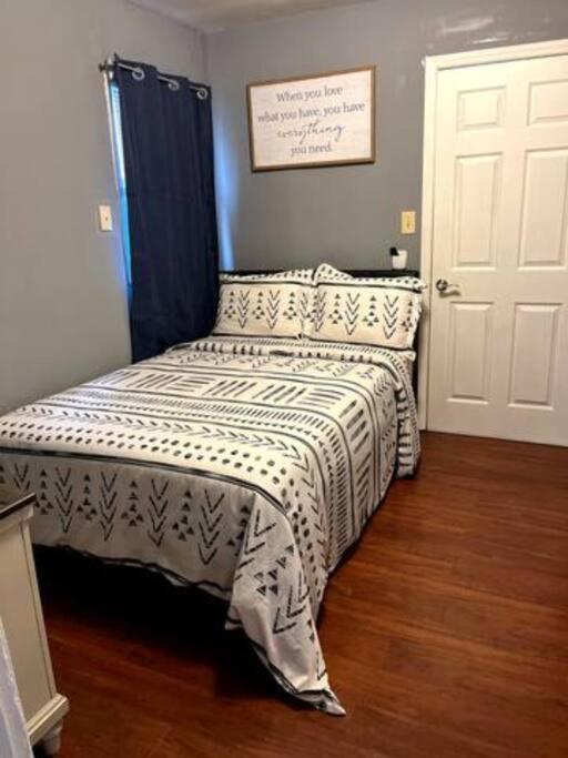 5 Bedrooms* Close To Downtown Holiday home *