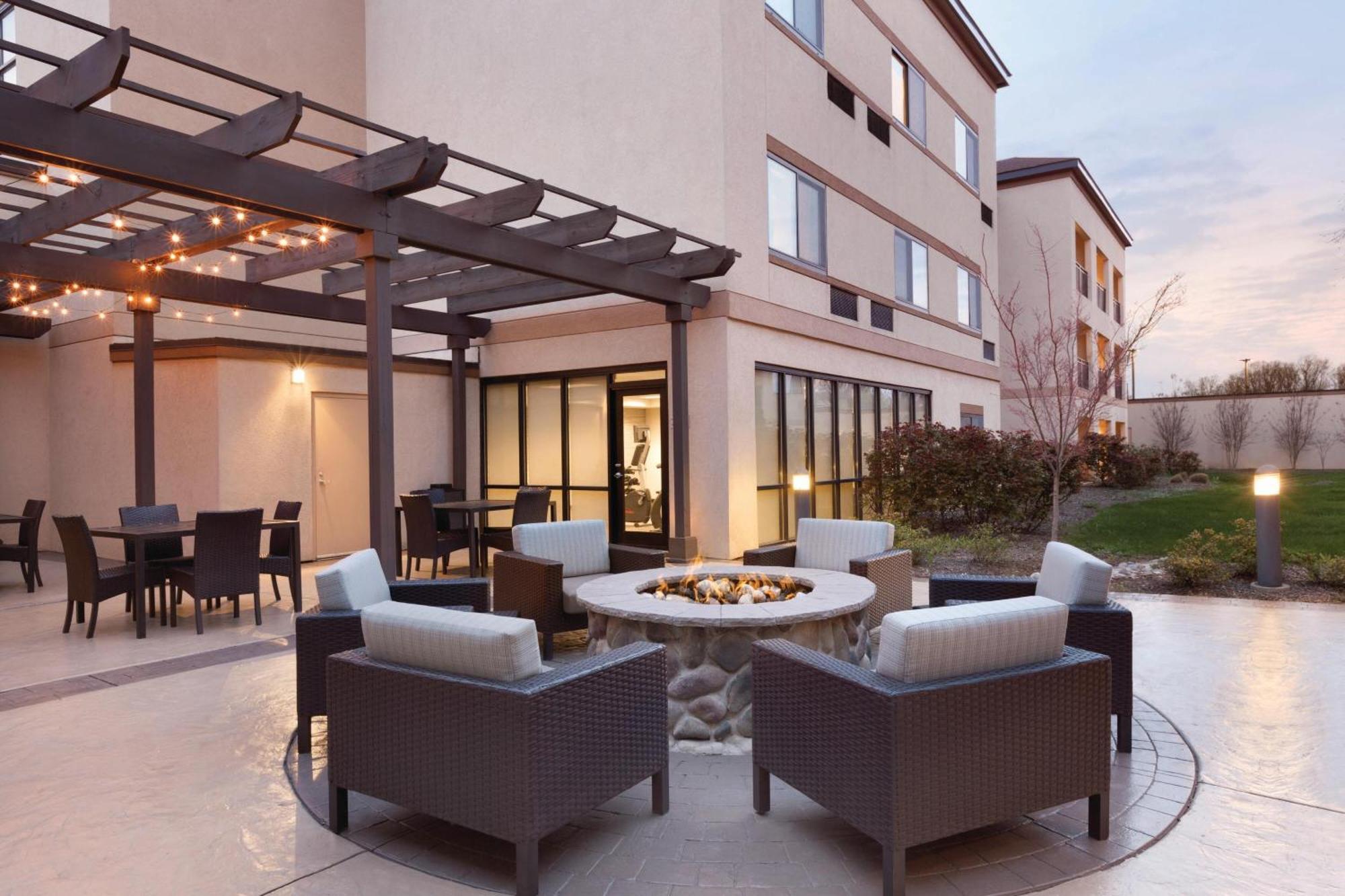 Hotel Courtyard Airport North