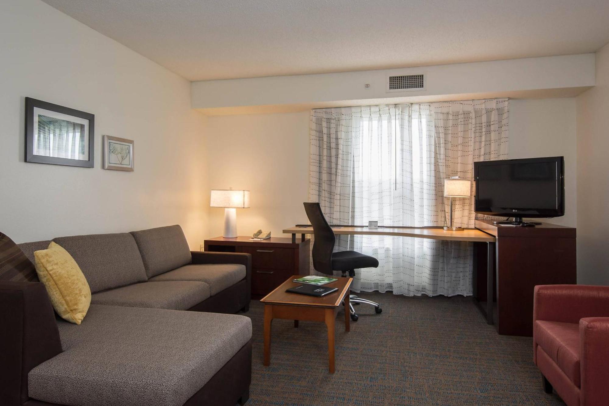 Hotel By Marriott Piper Glen
