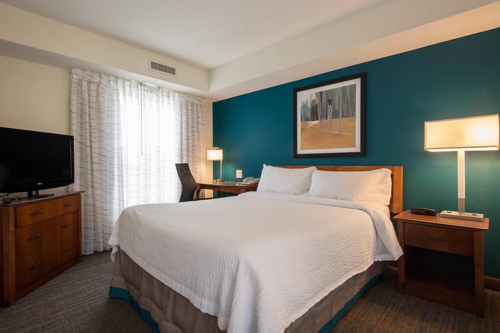 By Marriott Piper Glen Hotel 3*