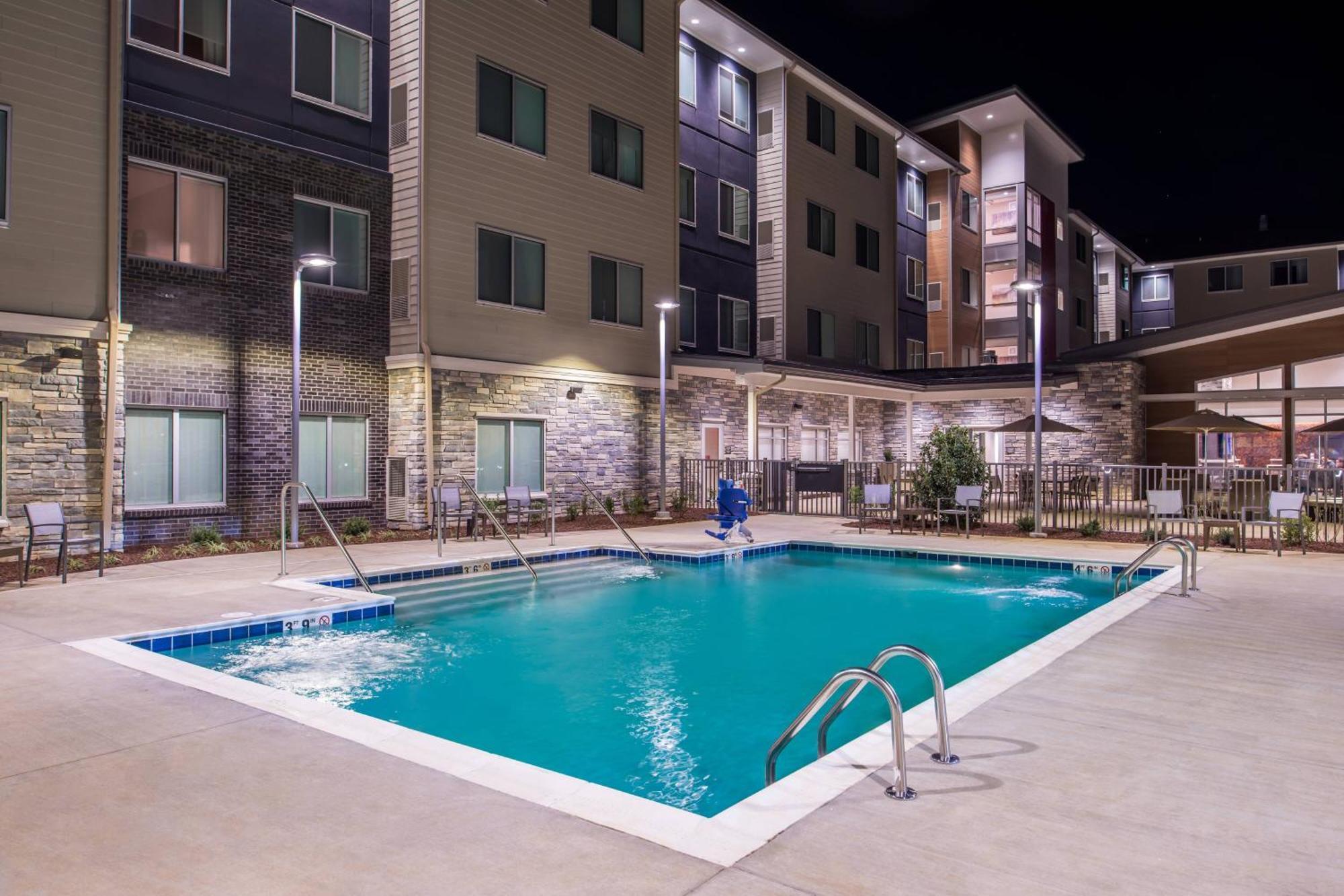 Hotel By Marriott Steele Creek 3*