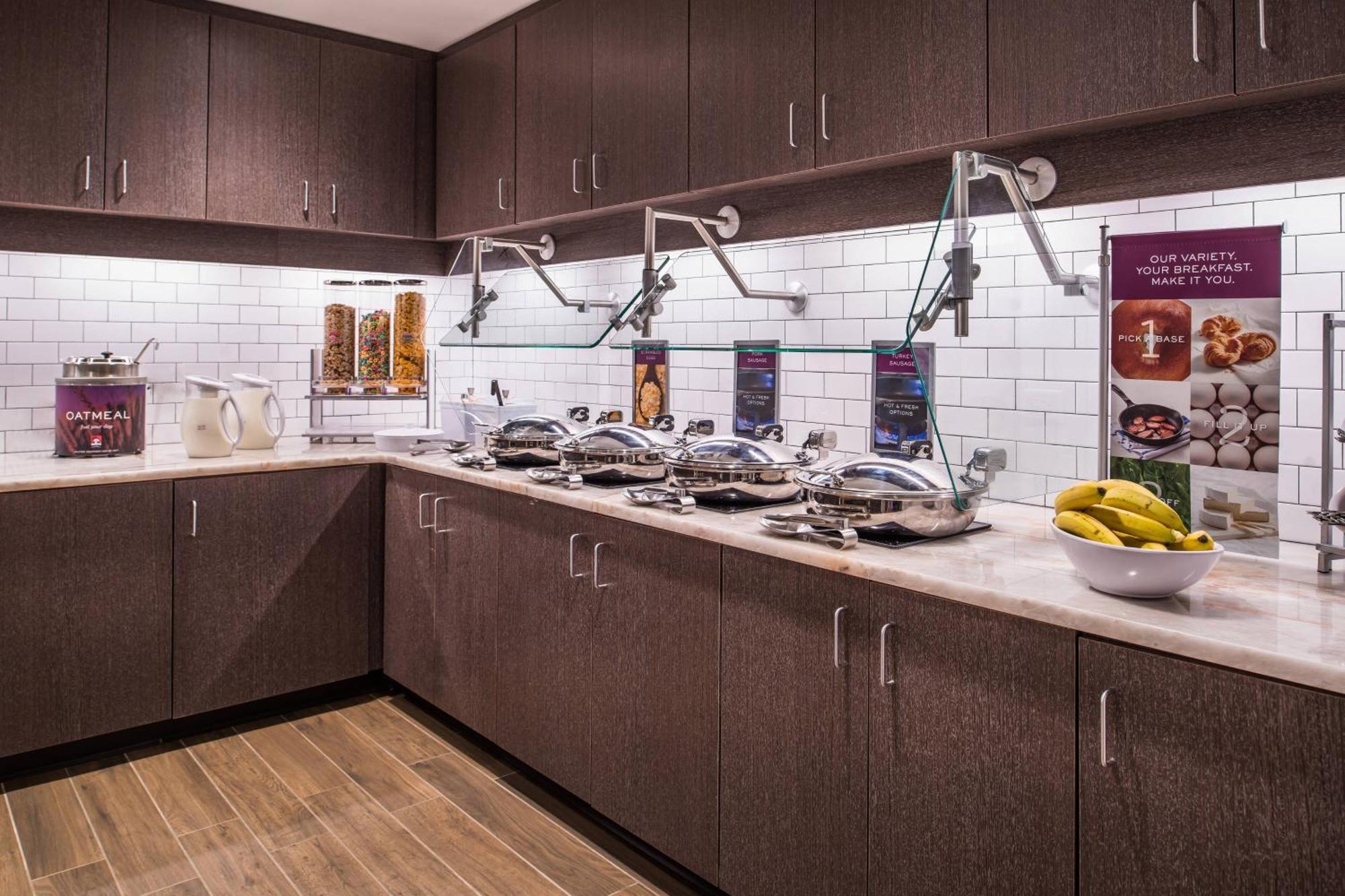 Hotel By Marriott Steele Creek 3*