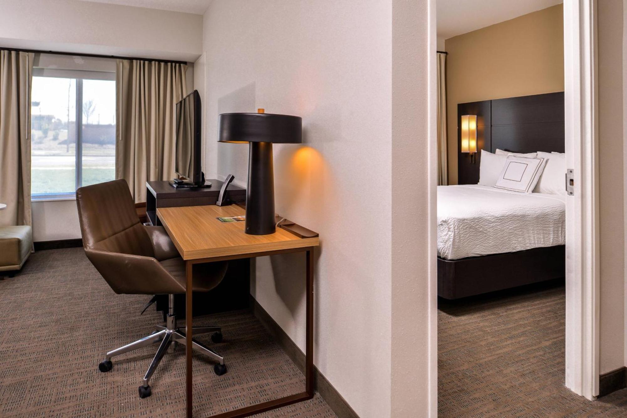 Hotel By Marriott Steele Creek 3*