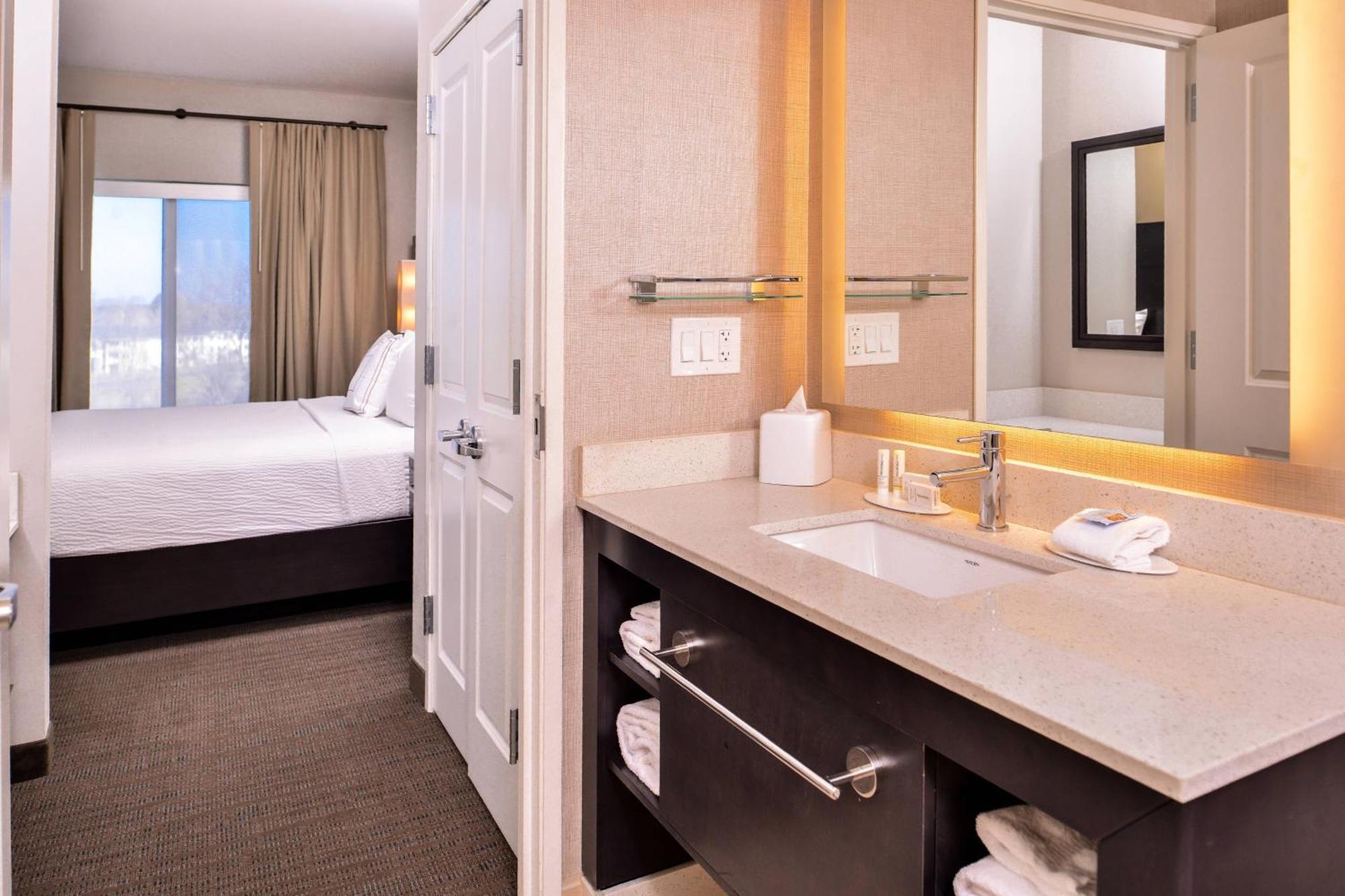 Hotel By Marriott Steele Creek 3*