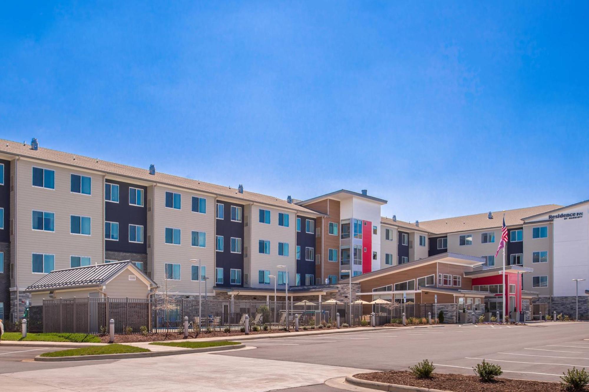 By Marriott Steele Creek 3*