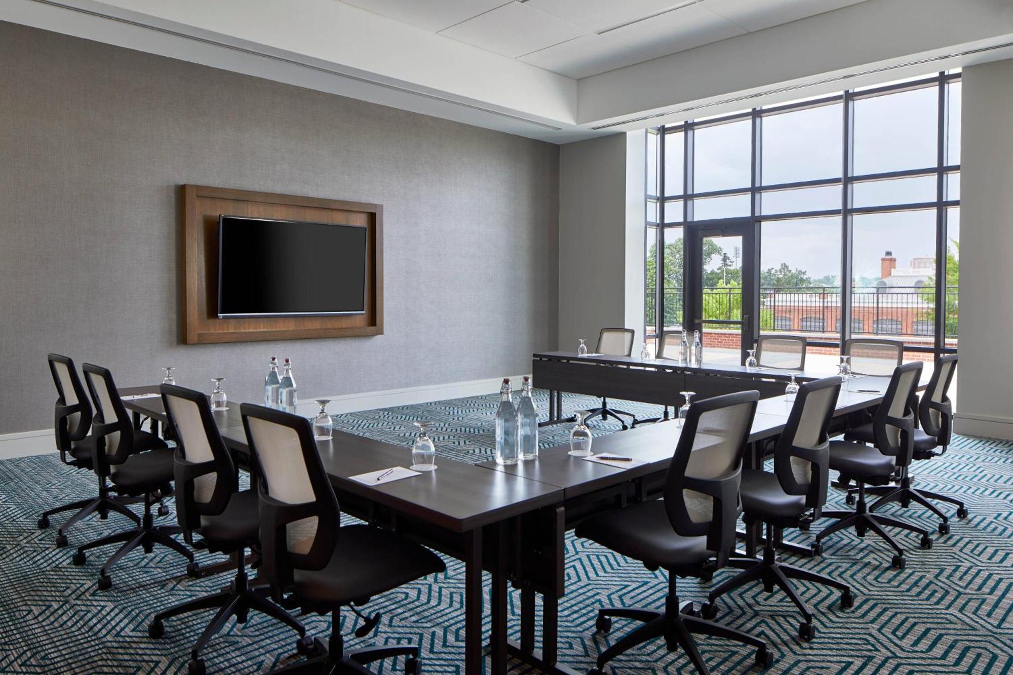 Unc Marriott & Conference Center Hotel 3*