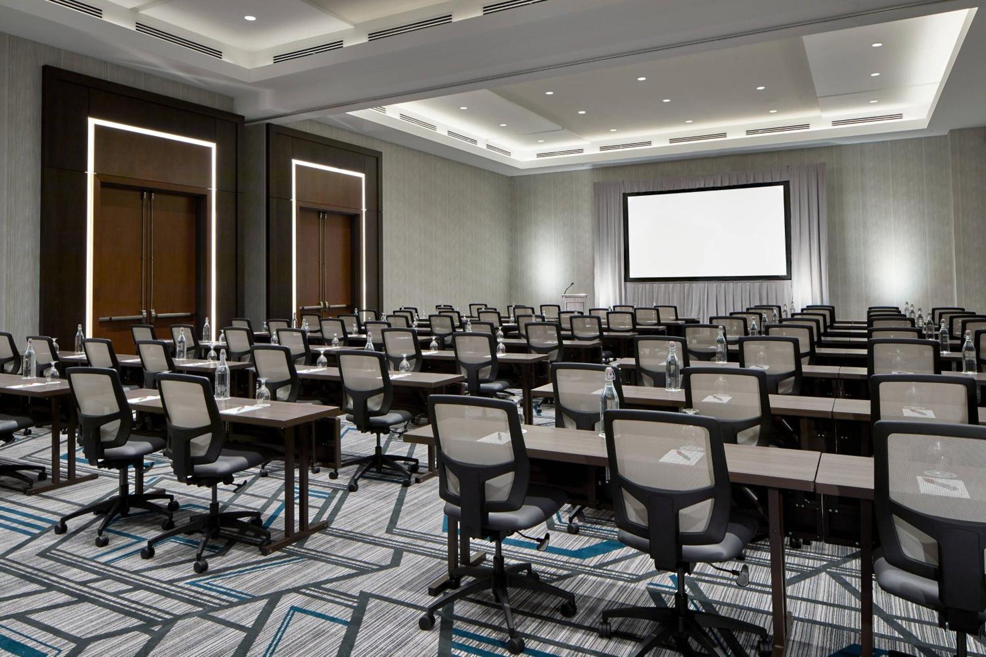 Unc Marriott & Conference Center Hotel 3*