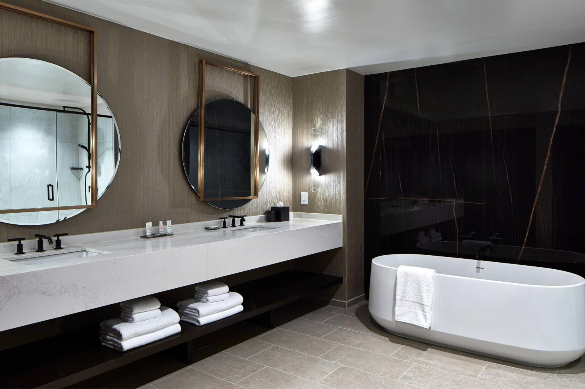 Hotel Unc Marriott & Conference Center 3*