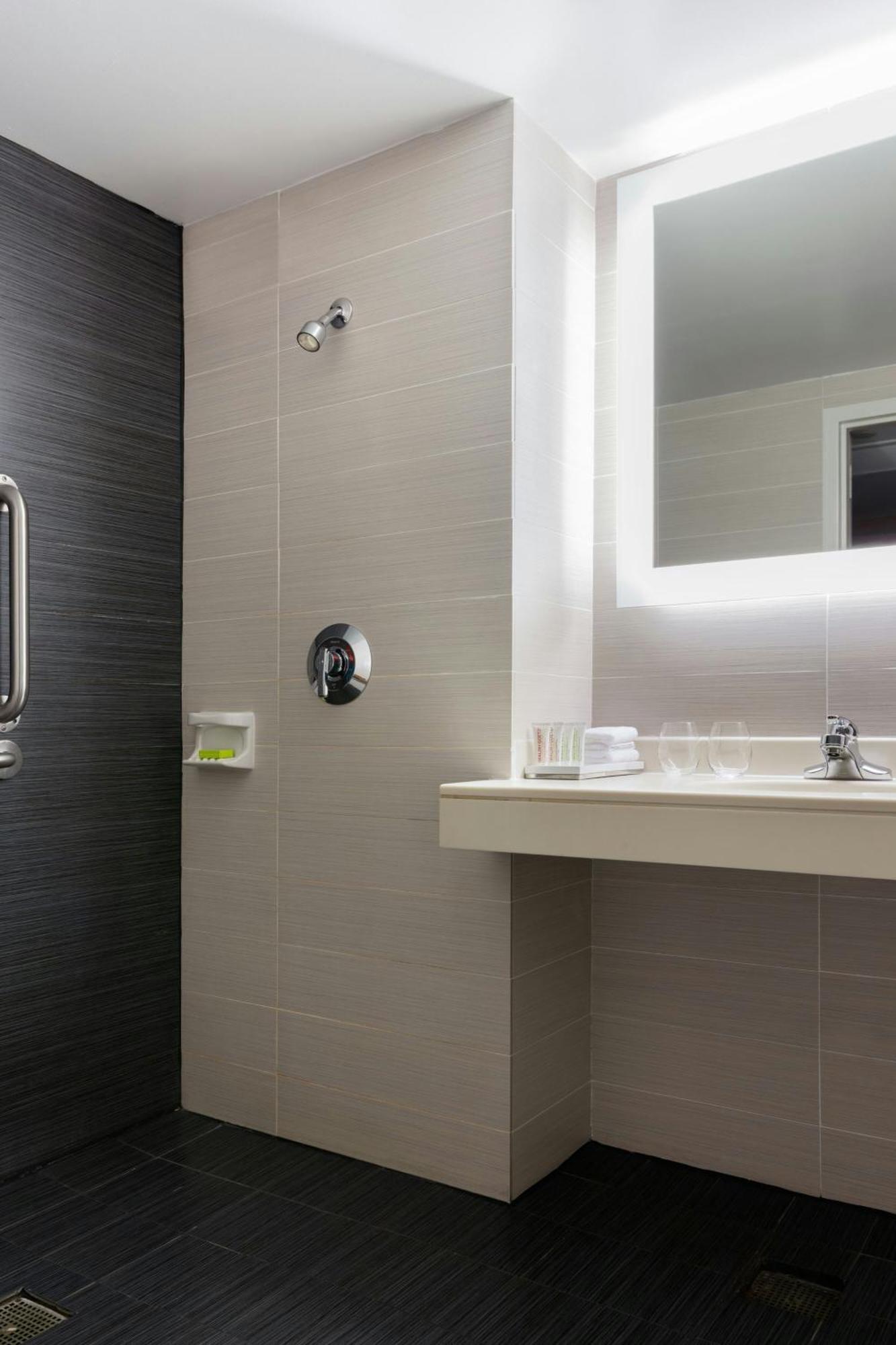 Le Meridien 4* Charlotte