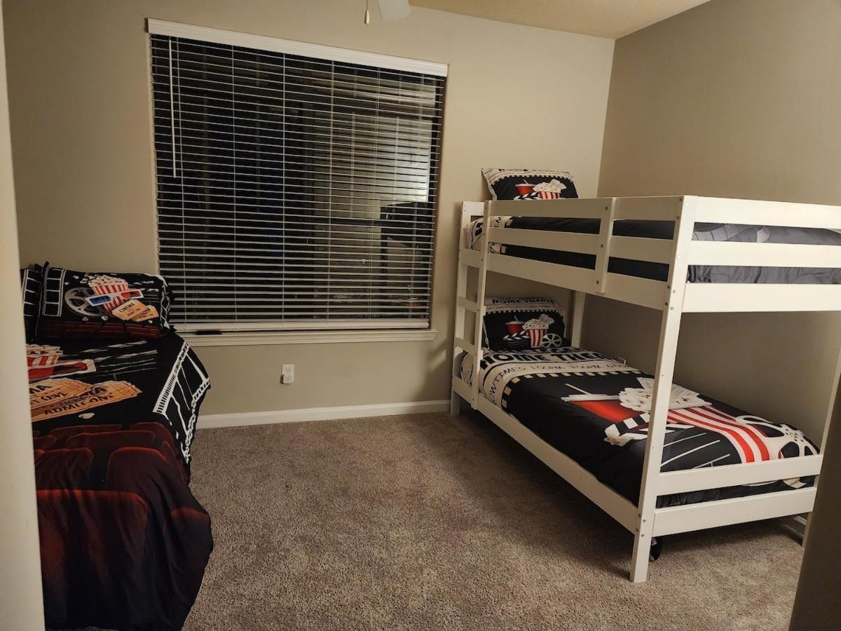Apartment Two The Movies - Spacious - Sleeps 7 Instant Booking! *