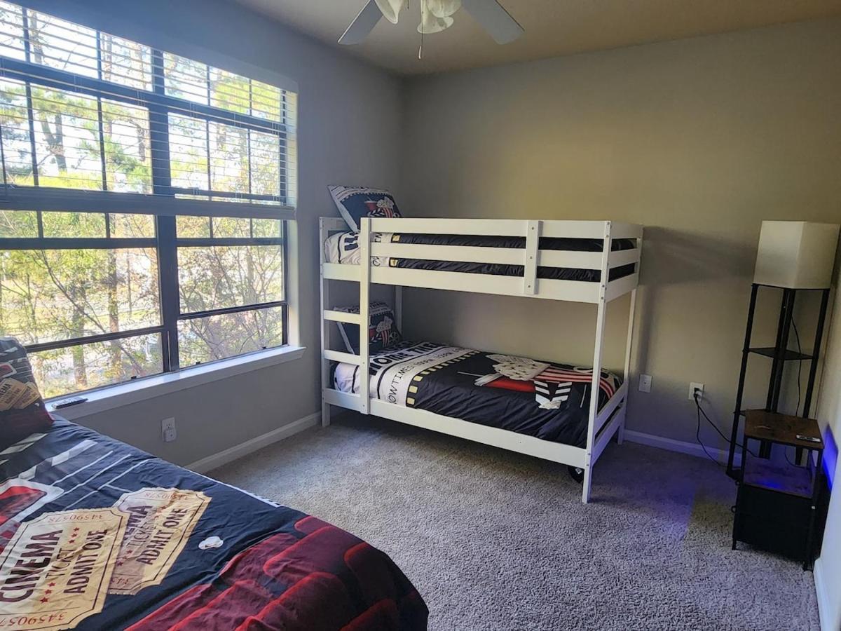 Apartment Two The Movies - Spacious - Sleeps 7 Instant Booking! Charlotte