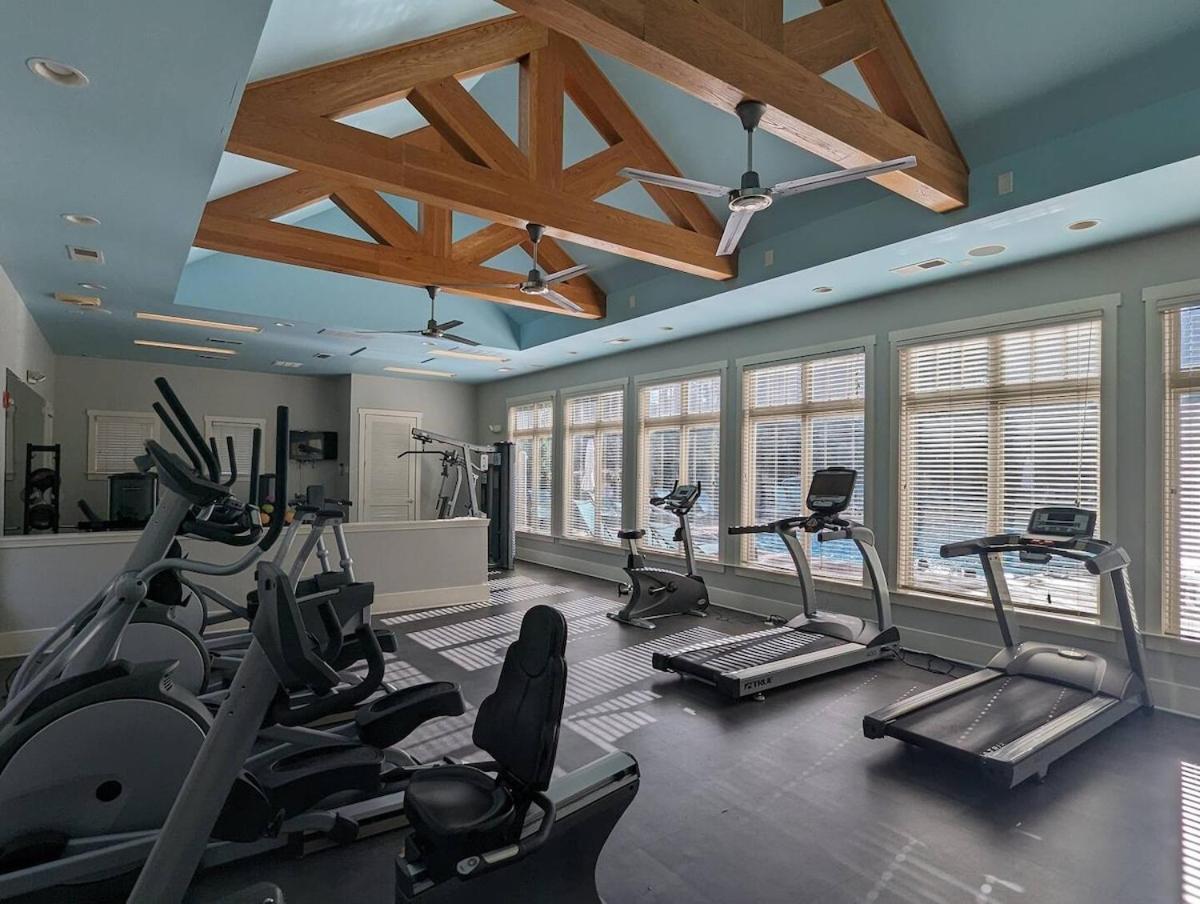Two The Movies - Spacious - Sleeps 7 Instant Booking! * Charlotte