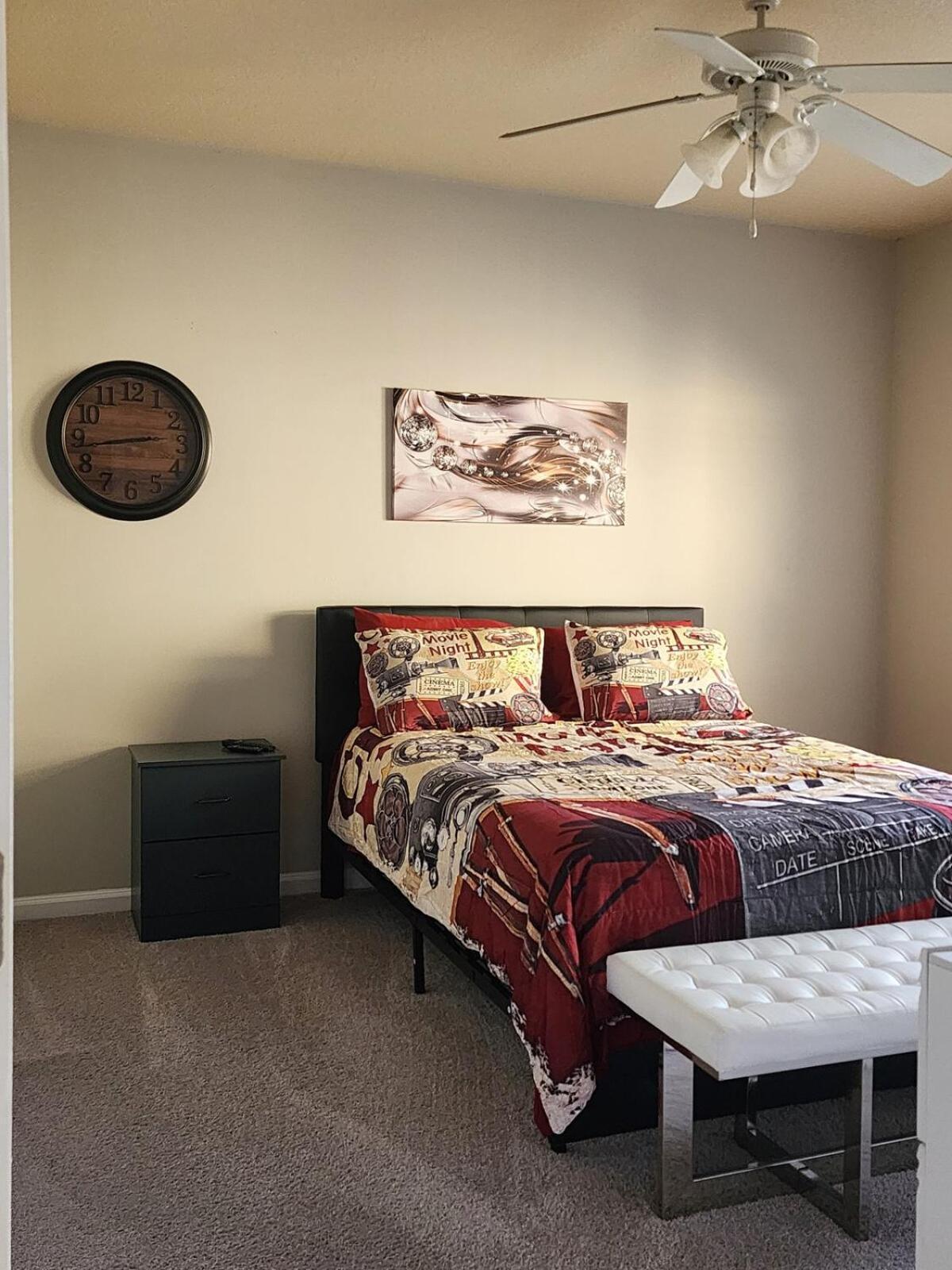 Two The Movies - Spacious - Sleeps 7 Instant Booking! Charlotte