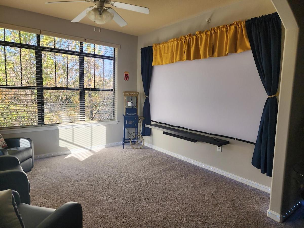 Two The Movies - Spacious - Sleeps 7 Instant Booking! * Charlotte