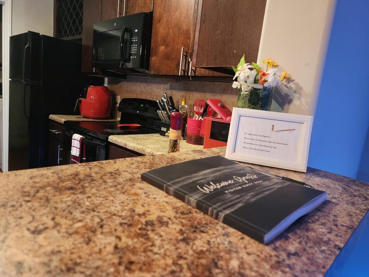 Two The Movies - Spacious - Sleeps 7 Instant Booking! Apartment Charlotte