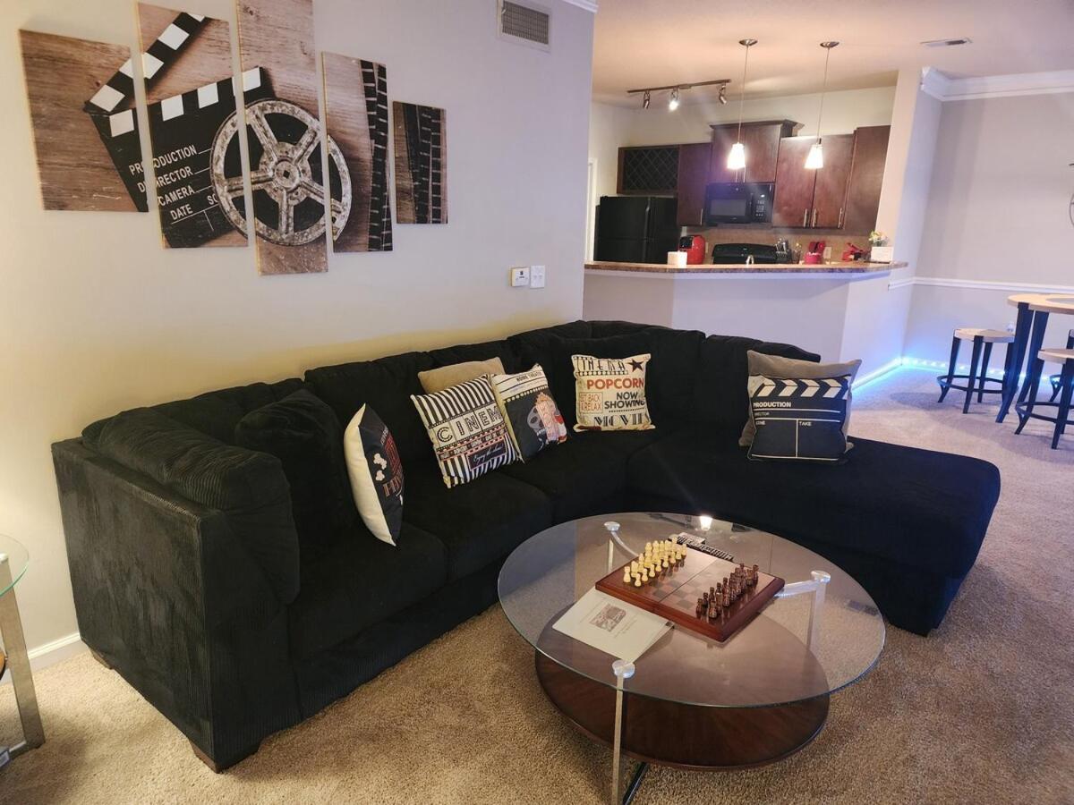 Apartment Two The Movies - Spacious - Sleeps 7 Instant Booking! Charlotte