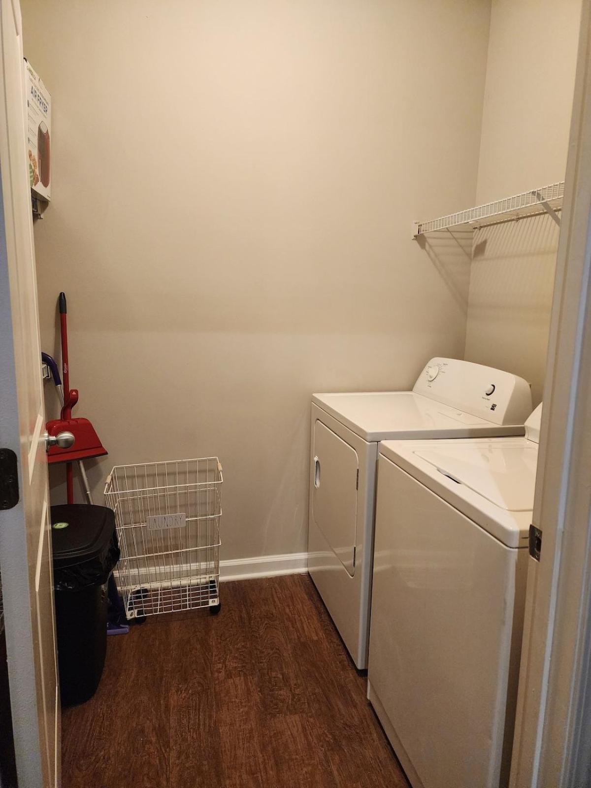 Two The Movies - Spacious - Sleeps 7 Instant Booking!