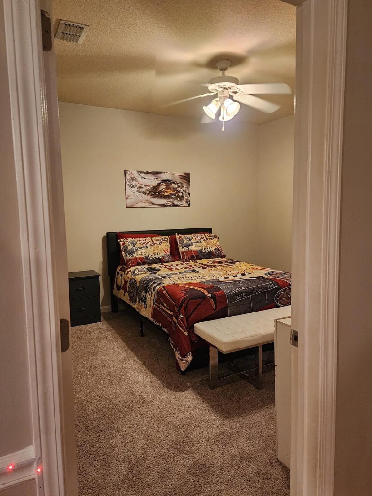 Apartment Two The Movies - Spacious - Sleeps 7 Instant Booking! Charlotte