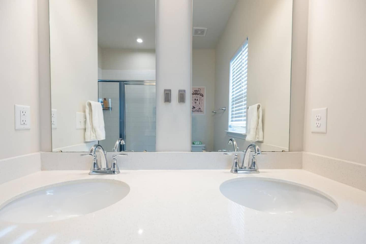 Brand-newwi-fipool-tabledt3bed Holiday home