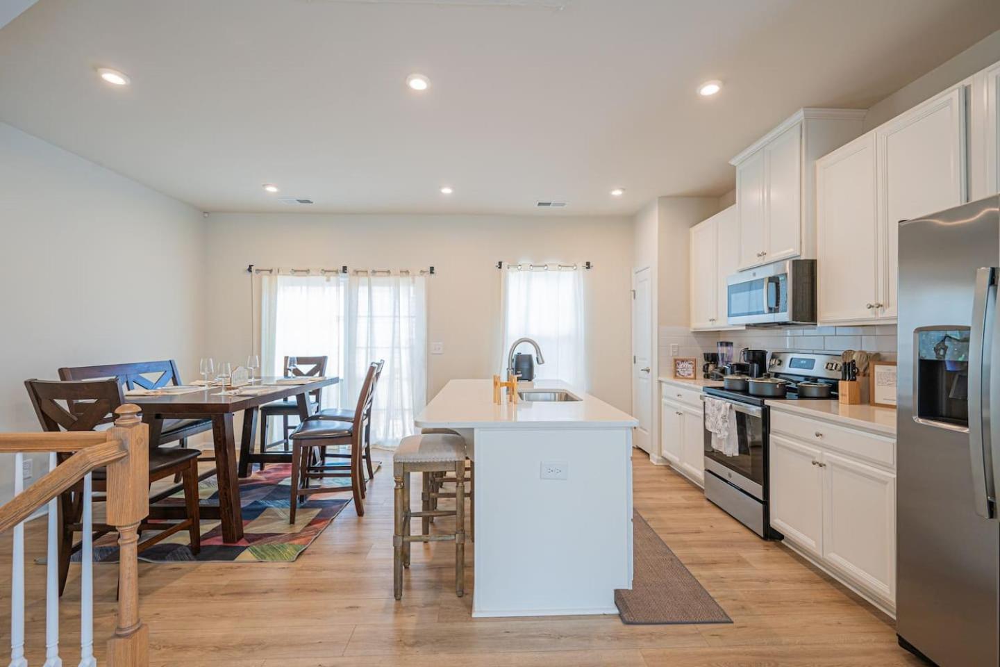 Holiday home Brand-newwi-fipool-tabledt3bed