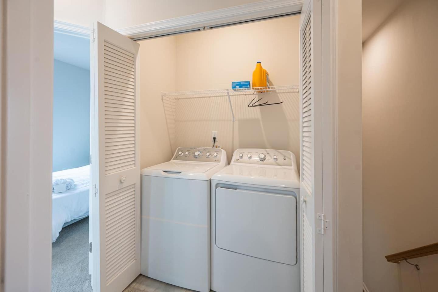 Holiday home Brand-newwi-fipool-tabledt3bed