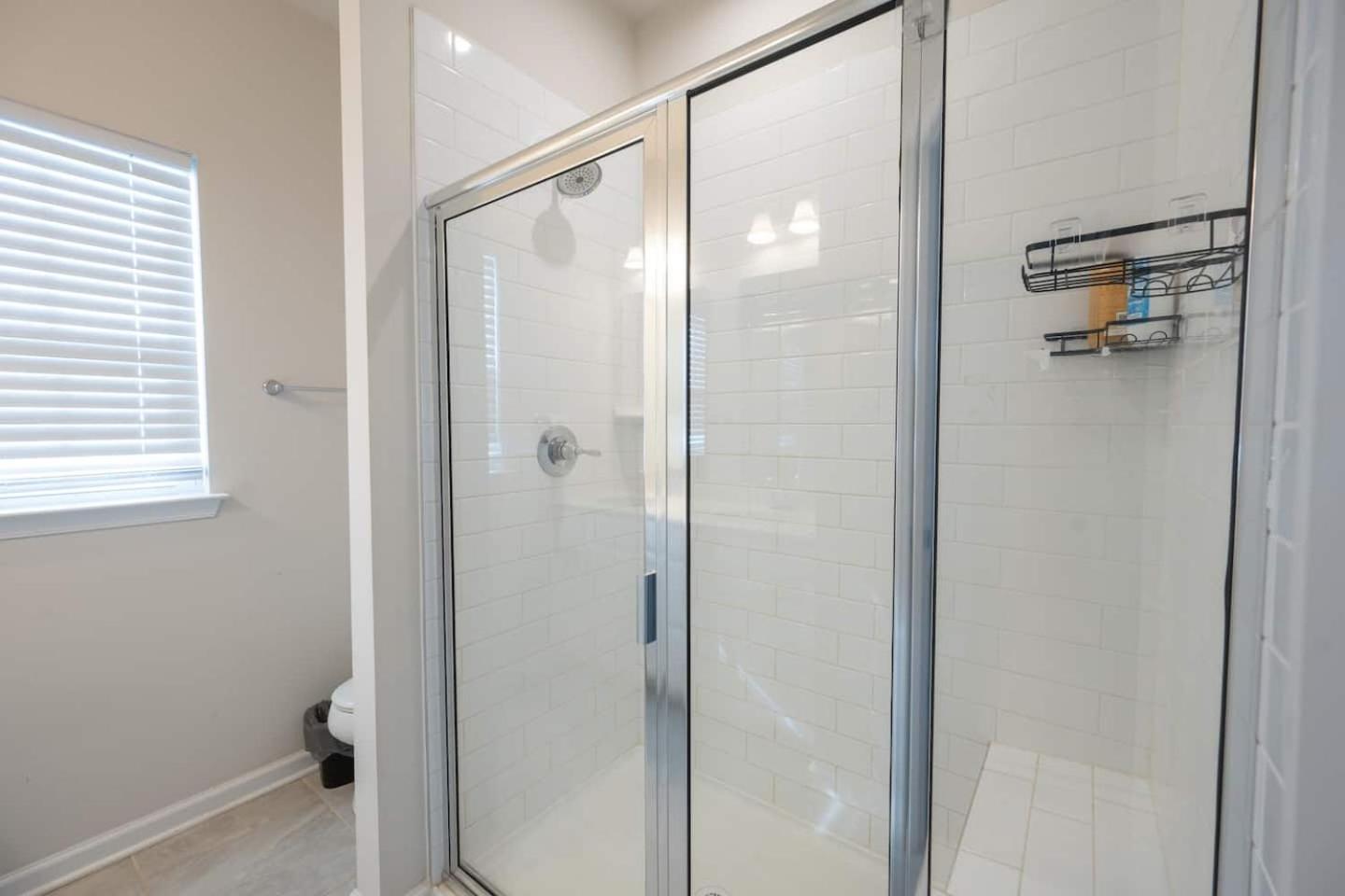 Brand-newwi-fipool-tabledt3bed Charlotte