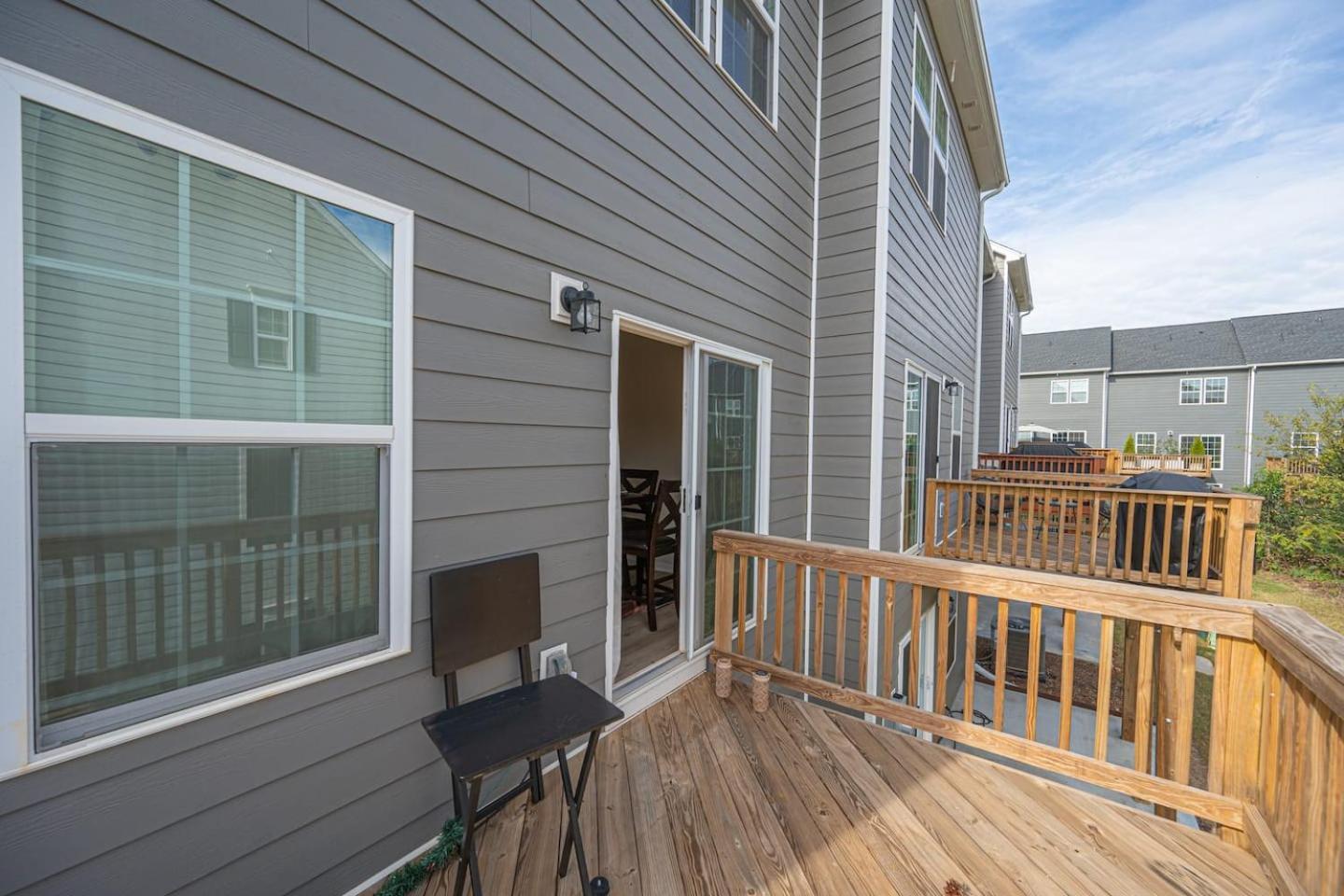 Brand-newwi-fipool-tabledt3bed * Charlotte