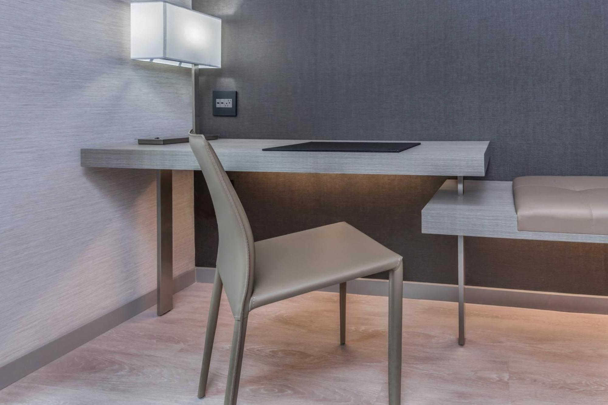 Hotel Ac By Marriott Center 3*