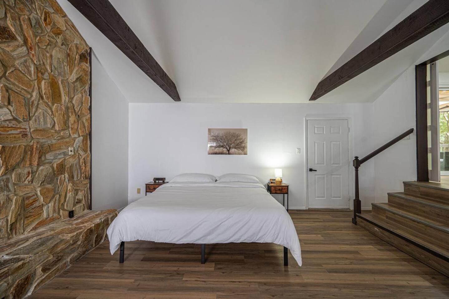 5bed Homesleeps16wifipooltablekingbed Holiday home