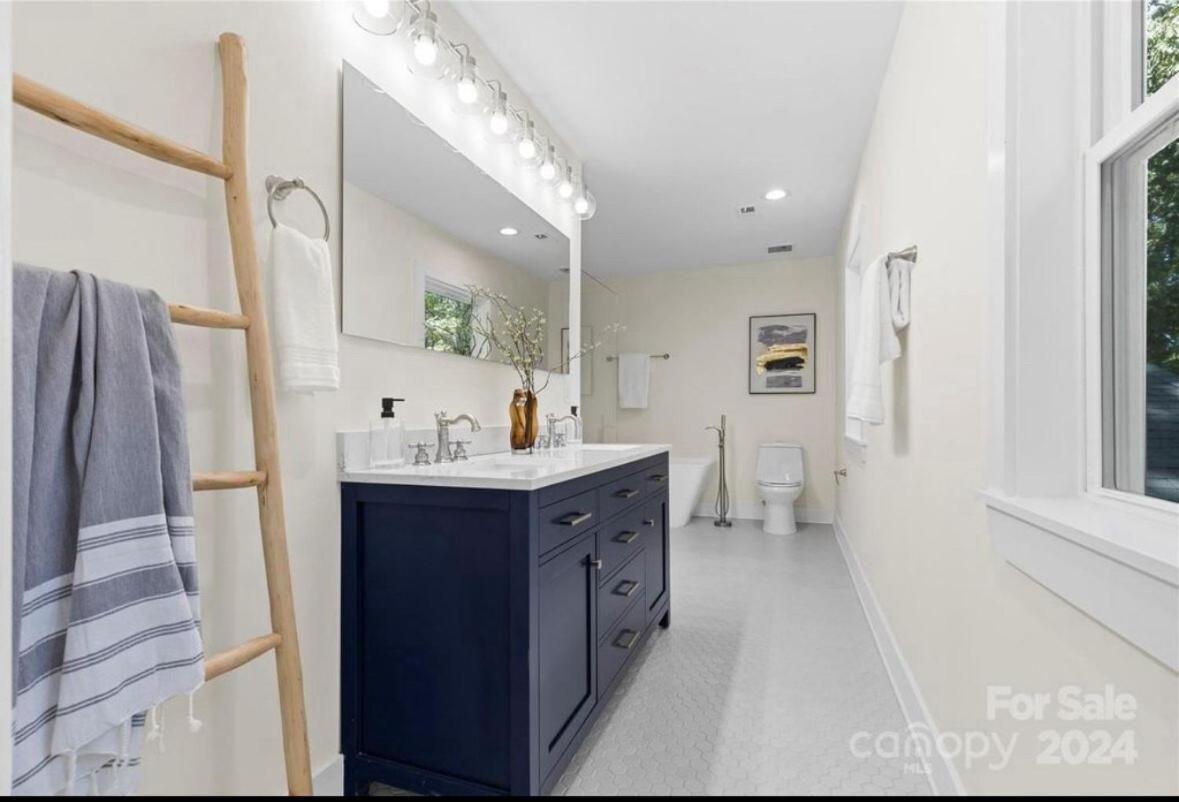 Modern 4 Bed In Quail Hollow Holiday home *