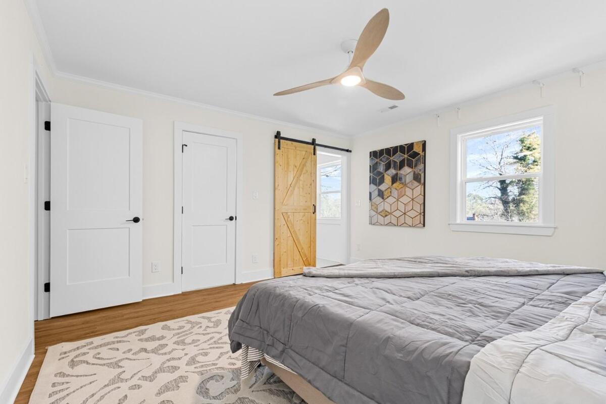 Modern 4 Bed In Quail Hollow Holiday home Charlotte