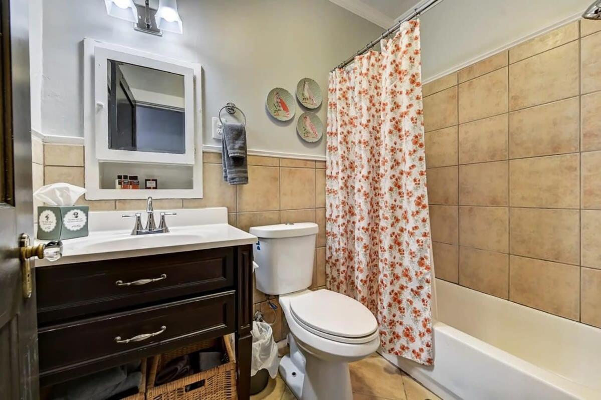 Chic Comfortable 2br With Porch Near Dilworth