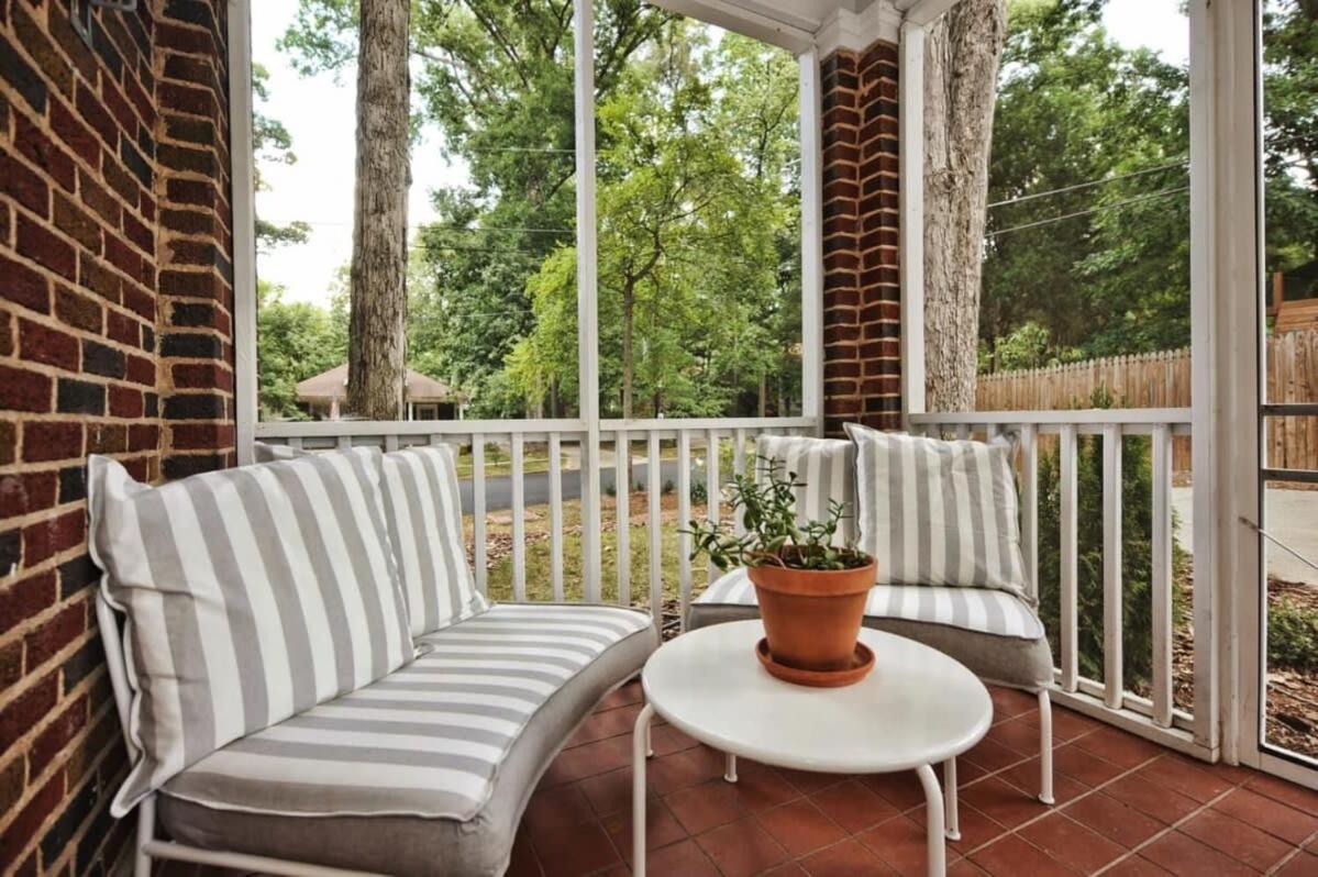 Chic Comfortable 2br With Porch Near Dilworth Holiday home *