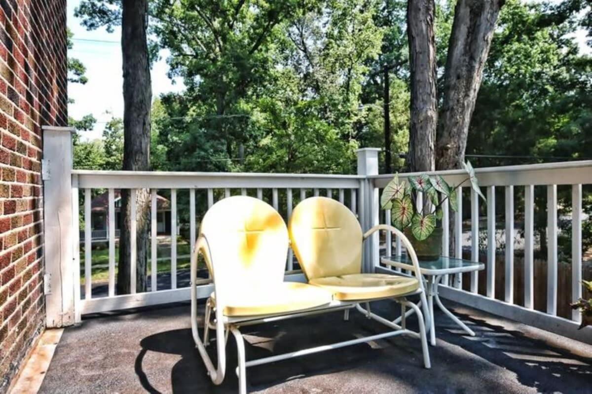 Bright And Restful 2br Near Uptown With Balcony