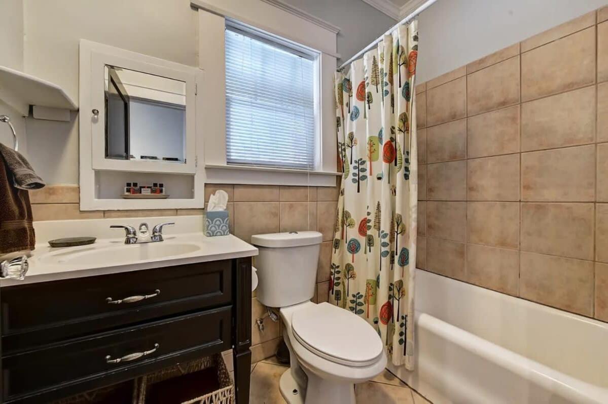 Holiday home Bright And Restful 2br Near Uptown With Balcony